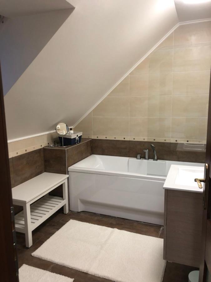 קסזטלי Galeria Apartmanhaz מראה חיצוני תמונה