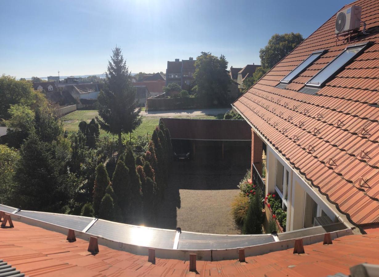 קסזטלי Galeria Apartmanhaz מראה חיצוני תמונה