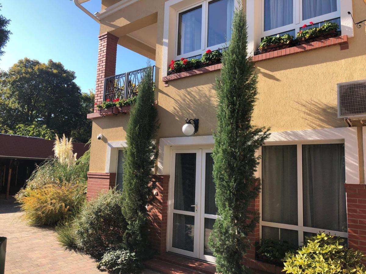 קסזטלי Galeria Apartmanhaz מראה חיצוני תמונה